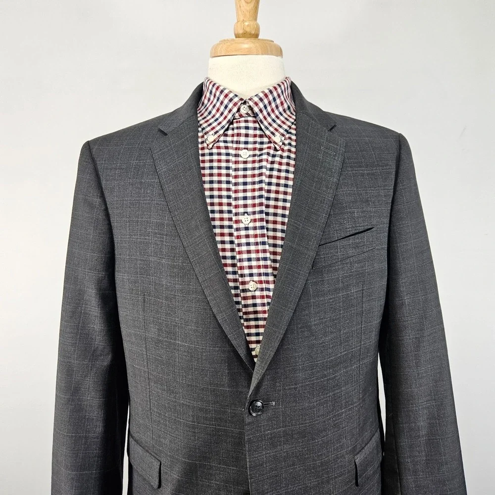 Tommy Hilfiger Men's Sport Coat Blazer Two Button Gray Plaid Wool Blend Size 44R